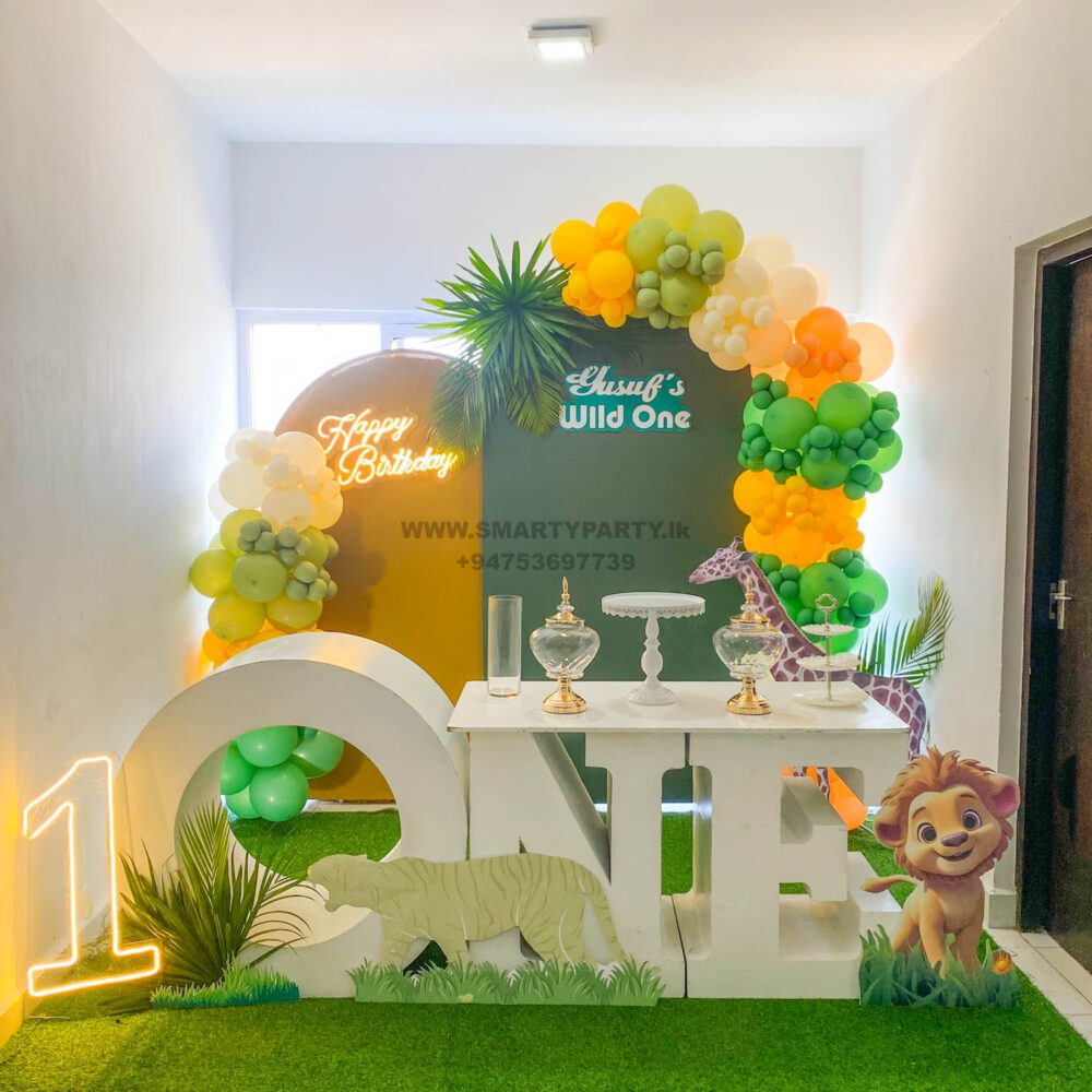 Wild Theme with One Table Palm Leaves