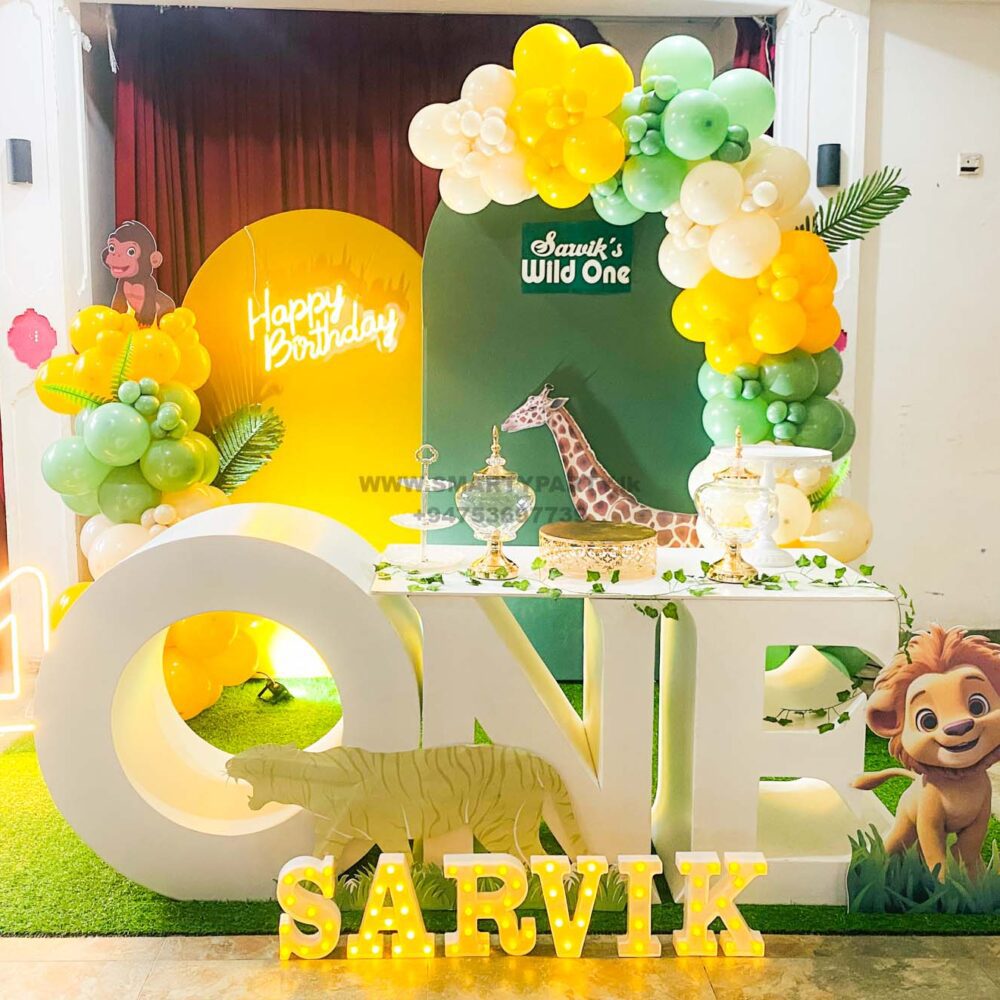 Wild Theme with One Table Palm Leaves